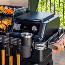 Afbeelding in Gallery-weergave laden, THE NEW TRAEGER IRONWOOD INT   Ervaar de evolutie van houtgestookte smaak met de geheel nieuwe Traeger Ironwood®.